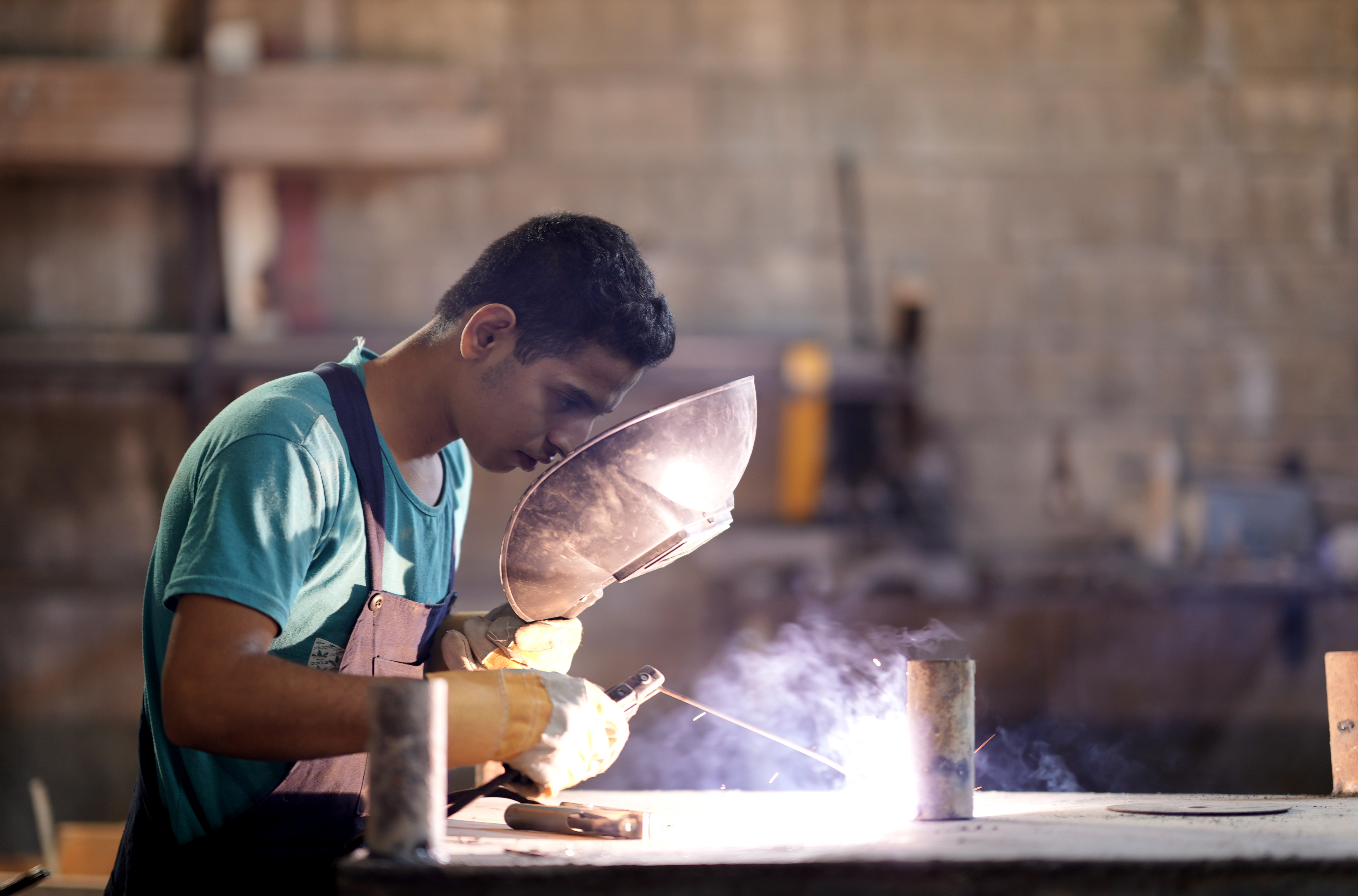 With youth joblessness in Lebanon at record levels, UNICEF, funded by Germany through the German Development Bank KfW, continues to roll out an innovative programme aimed at giving training and work to thousands of the country’s youth while paying them a living wage as they learn.